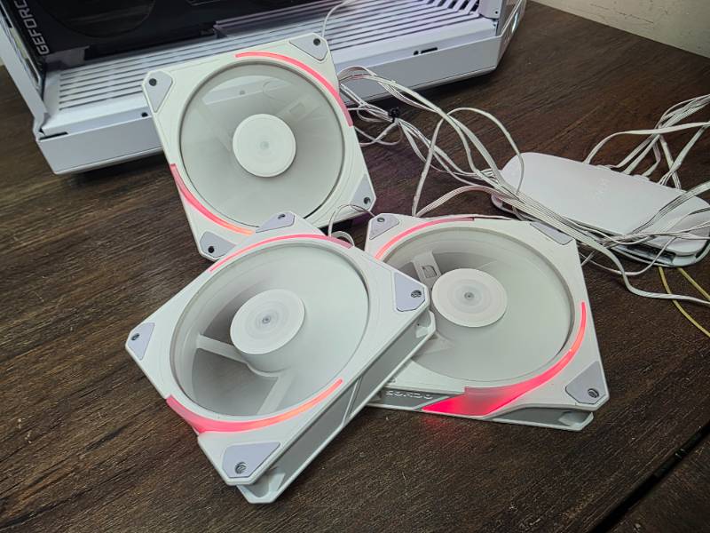 3x Ventoinhas PCYES Sangue Frio 3 ARGB White Ghost, 120mm, Branco, Kit Fans + Controladora 