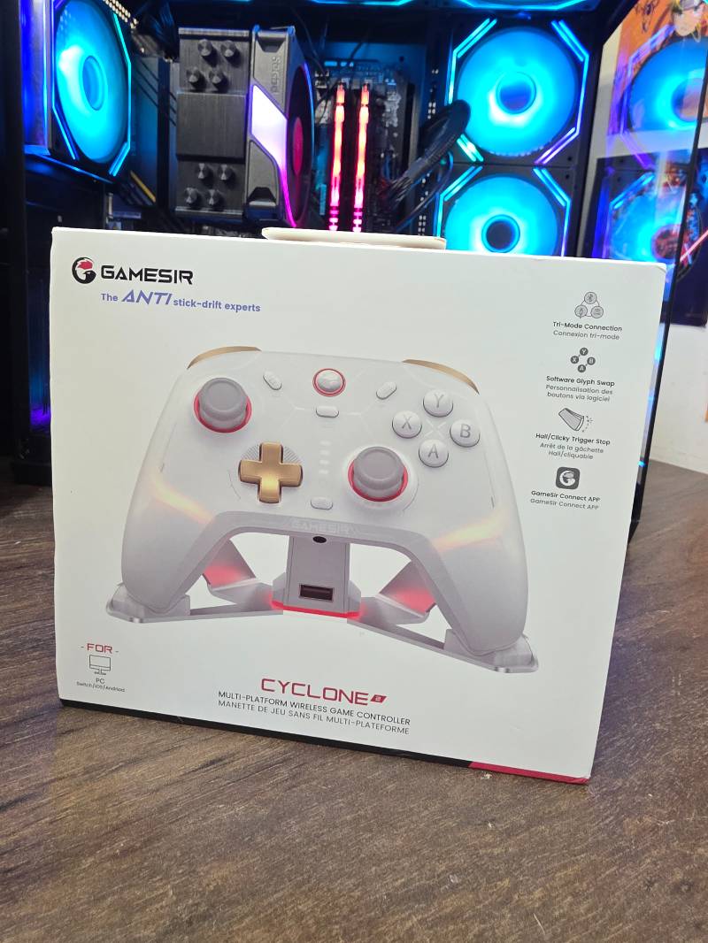 Controle Gamer GameSir Cyclone 2, RGB, Wireless/Bluetooth, Hall Effect, Com Base de Carregamento, Branco,