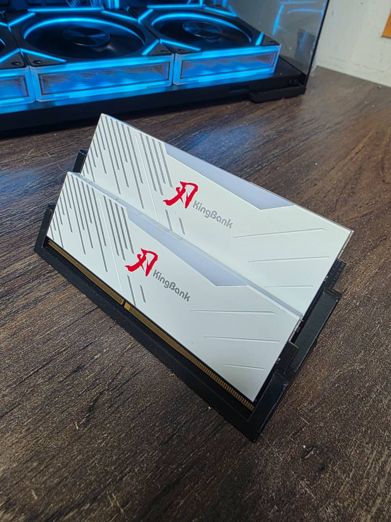 16GB DDR4 (2x8GB) Memória Ram KingBank Hynix RGB DDR4 3600mhz XMP 1.35V CL18 Desktop
