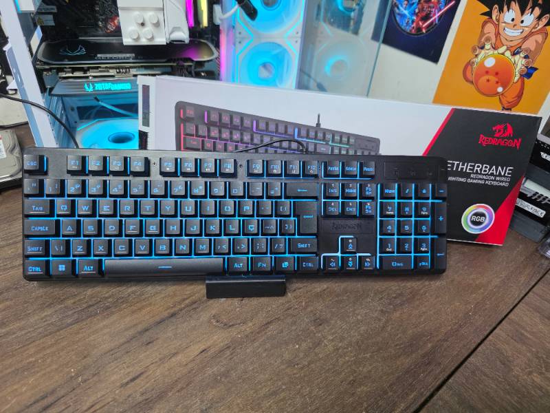 Teclado Membrana Gamer Redragon Netherbane Iluminação Rainbow Preto ABNT2 K521-R
