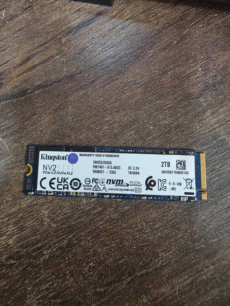 2TB SSD Kingston NV2 M.2 NVMe PCIe 4.0 (Até 3500MB/s de Leitura e 2800MB/s de Gravação)