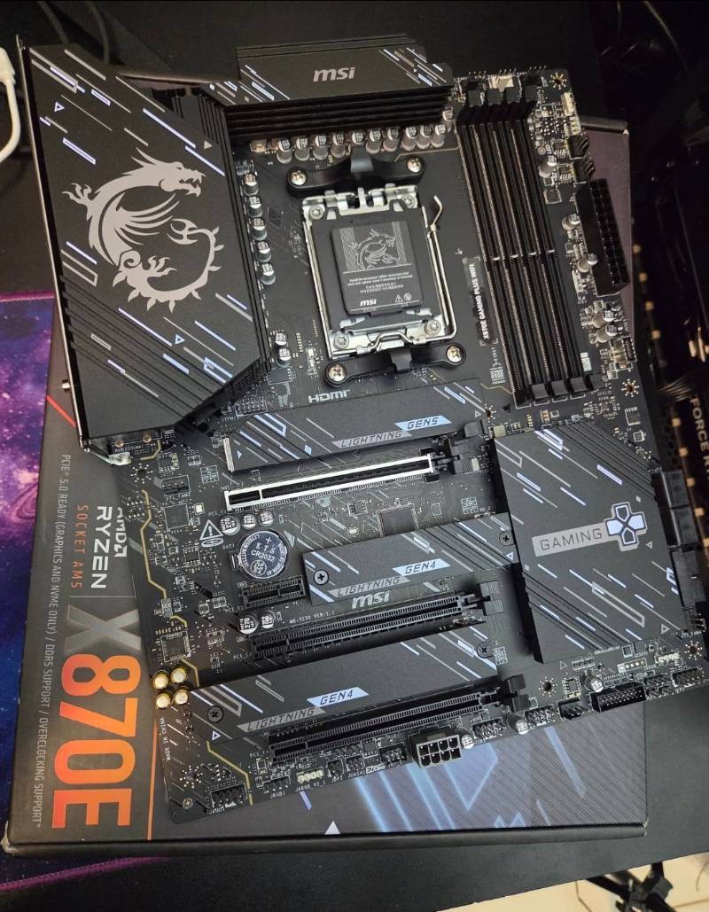 Placa Mãe MSI X870E Gaming PLUS WIFI, Chipset X870E, AMD AM5, ATX, DDR5