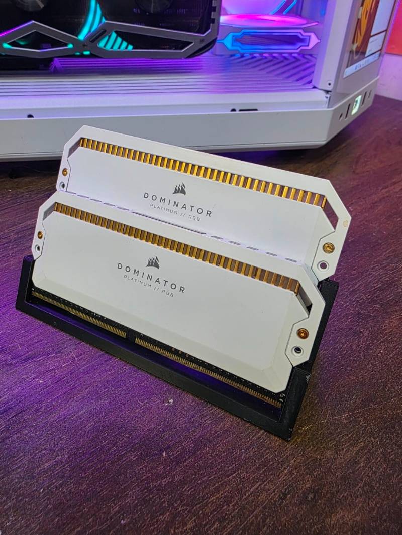 16GB (2x8GB) DDR4 Memoria Corsair Dominator Platinum RGB, 3600MHz, C18