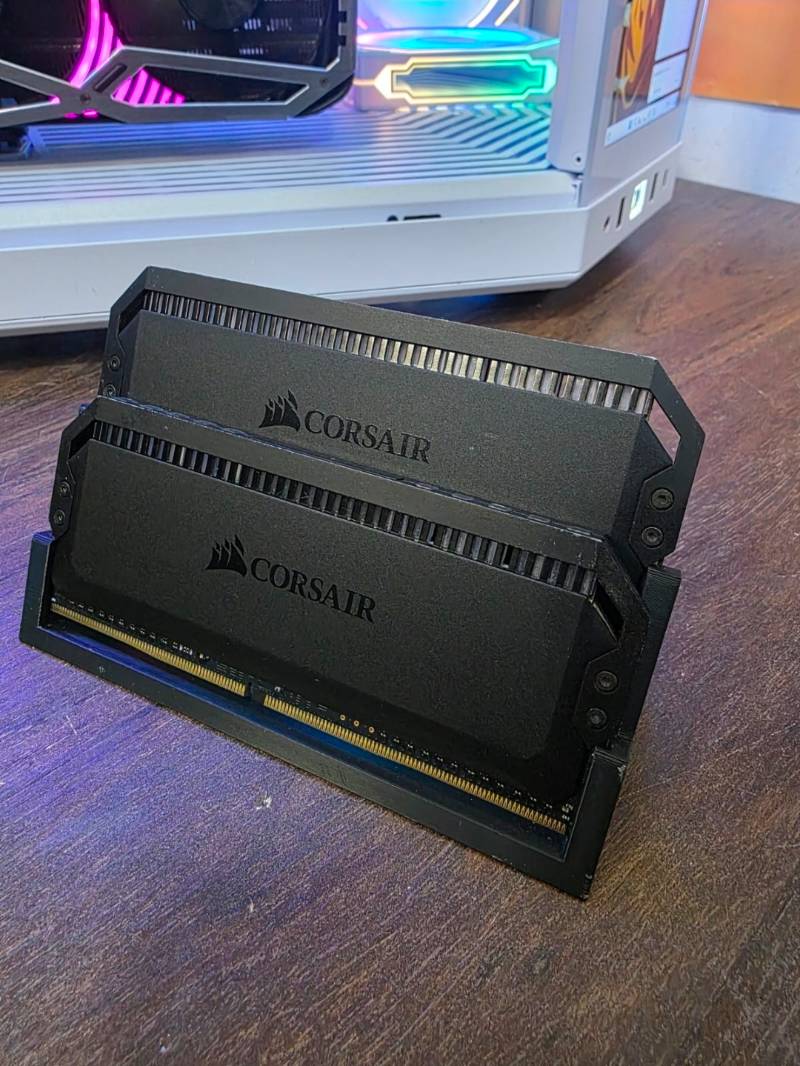 16GB (2x8GB) DDR4 Memoria Corsair Dominator Platinum RGB, 3600MHz, C18, Preto