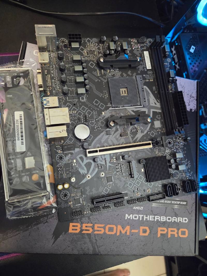 B550M-D PRO V14 Placa Mãe Colorful Battle-AX, Chipset B550, AMD AM4, MATX, DDR4